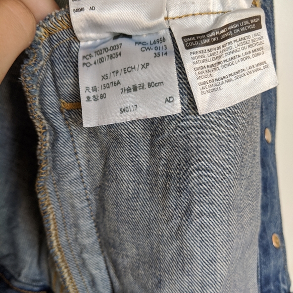One of a Kind Levi's Cropped Trucker Jacket, XS - Picture 6 of 8